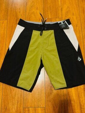 VOLCOM LIBERATOR men shorts